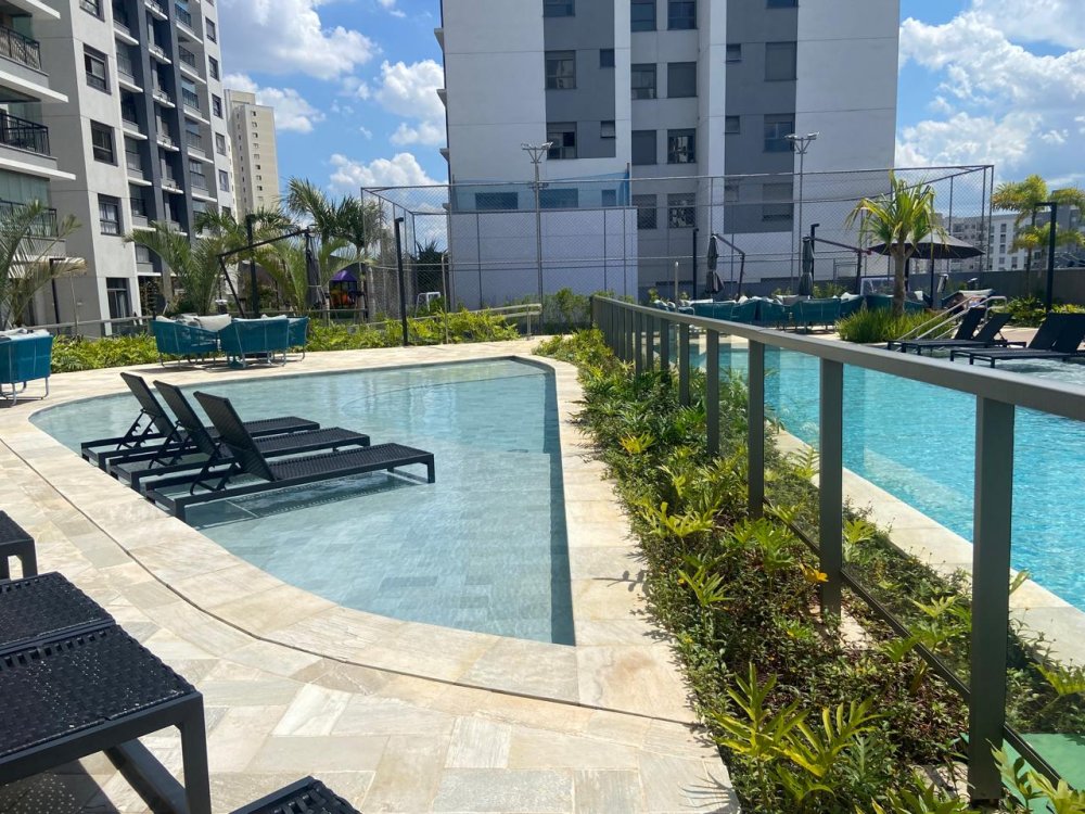 Enorme piscina infantil