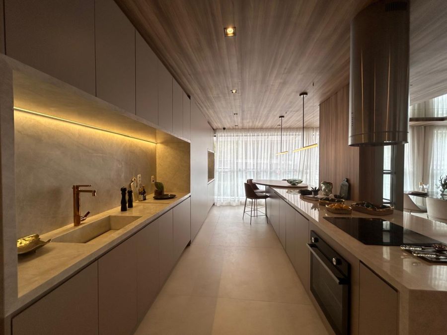 Enorme cozinha (pode fechar)