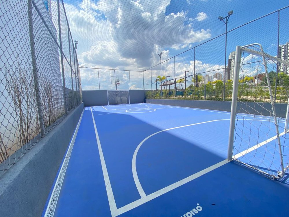 Enorme quadra poliesportiva