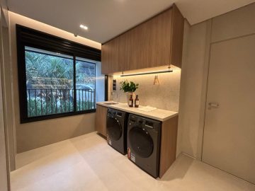 Lavanderia e porta de servio